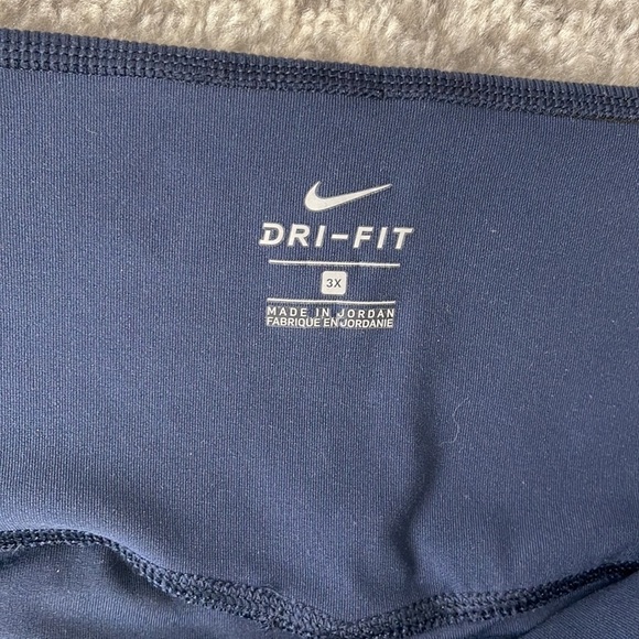 Navy Nike’s Dri-Fit One Legend Pant - Picture 4 of 7